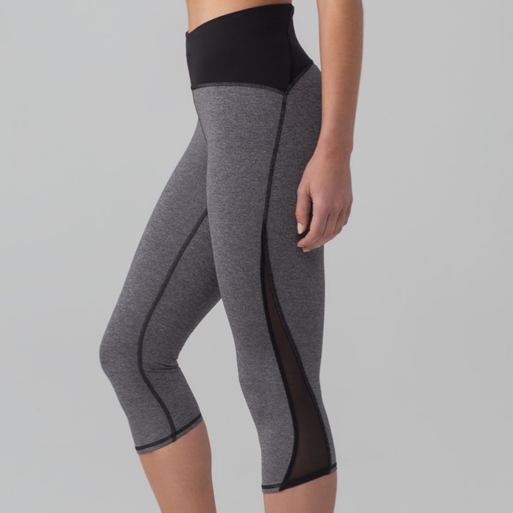Lululemon Train Times Crop (17") in Heathered Charcoal Gray / Black